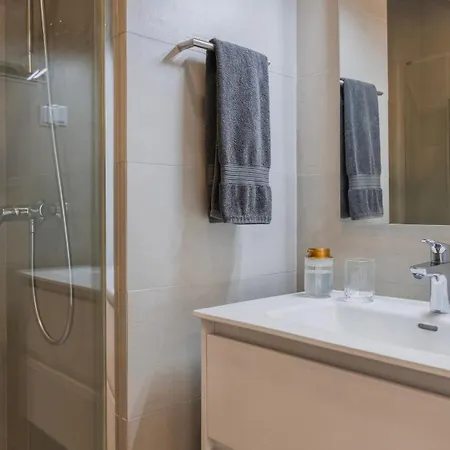 2bdr Comfy In Graca By Lovelystay Apartament