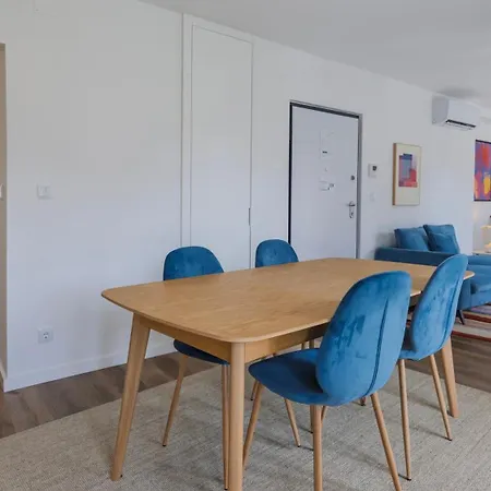 Apartment 2bdr Comfy In Graca By Lovelystay *